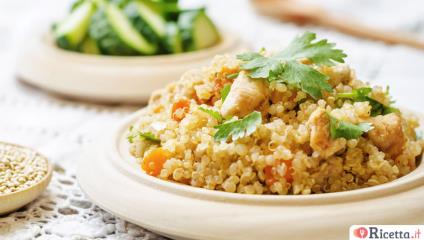 Insalata di quinoa con pollo e verdure