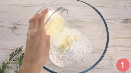 Biscotti salati ai pomodori secchi e olive - Passaggio 1