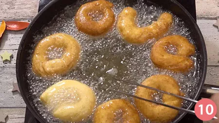 scaldare l'olio di semi e immergerci le graffe