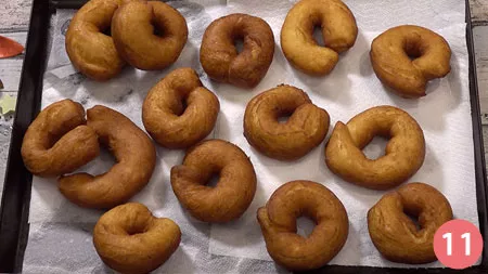 porle su una teglia per farle asciugare leggermente