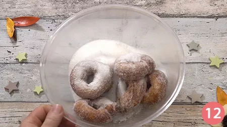 passarle nello zucchero semolato ancora tiepide