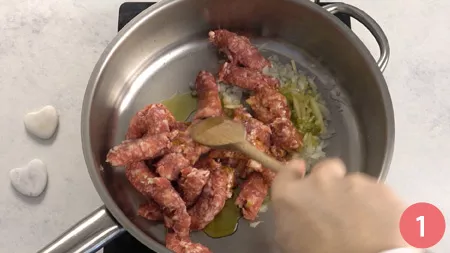 Pasta al forno con radicchio e salsiccia - Passaggio 1