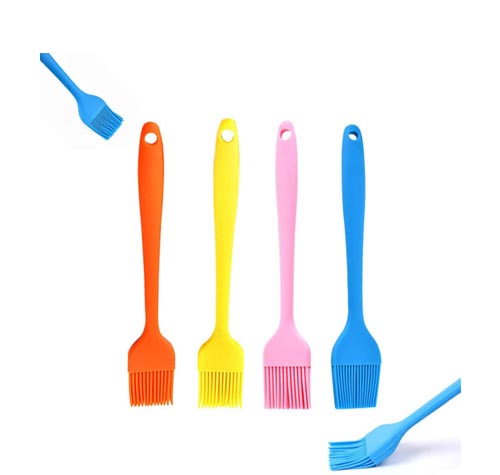 Gli utensili indispensabili per fare torte e crostate