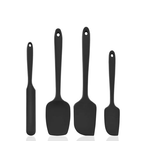 Gli utensili indispensabili per fare torte e crostate