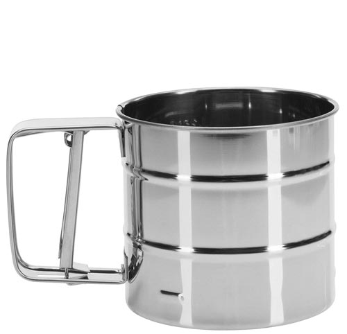 Gli utensili indispensabili per fare torte e crostate