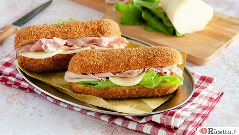 Crocchettone, street food tipico della rosticceria napoletana