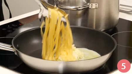 Bavette, cipolle, bottarga e pistacchi - Passaggio 5