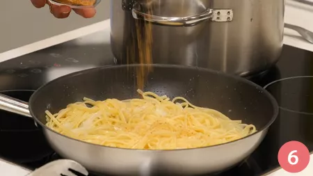 Bavette, cipolle, bottarga e pistacchi - Passaggio 6