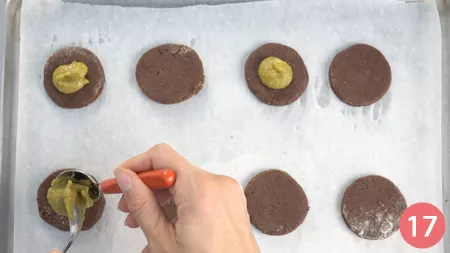 Biscotti al cacao con crema di pistacchio - Passaggio 17