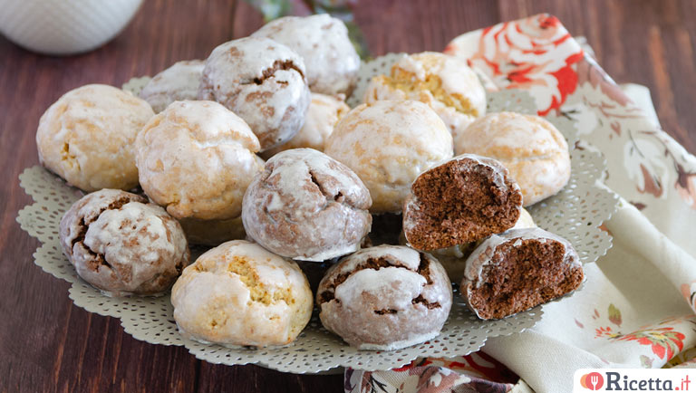 Biscotti tetù e teio, pasticcini preparati per la Festa dei Morti