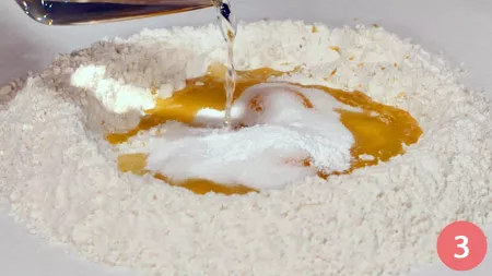 Uniamo poi il lievito, il pizzico di sale ed un goccio di vino bianco