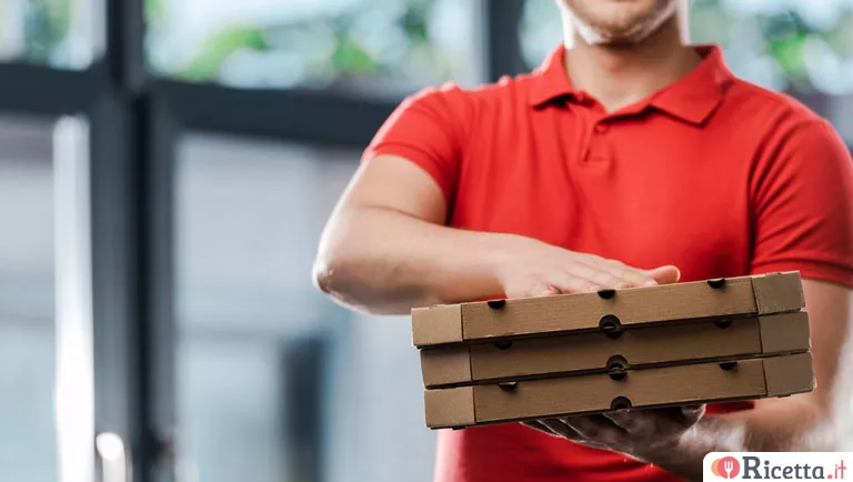 Cartone della pizza: dove si butta per riciclarlo correttamente?