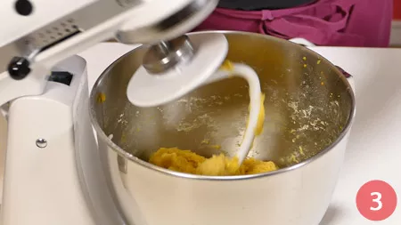 Impastare ad una velocità moderata per 7/8 minuti circa