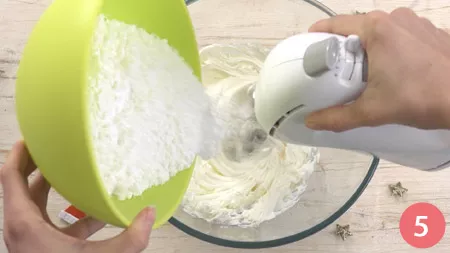 Charlotte di pandoro - Passo 5