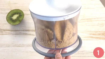 Cheesecake ai kiwi - Passaggio 1