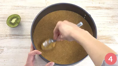 Cheesecake ai kiwi - Passaggio 4
