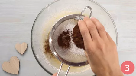 Ciambella al cacao con soli albumi - Passaggio 3