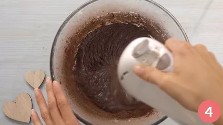 Ciambella al cacao con soli albumi - Passaggio 4