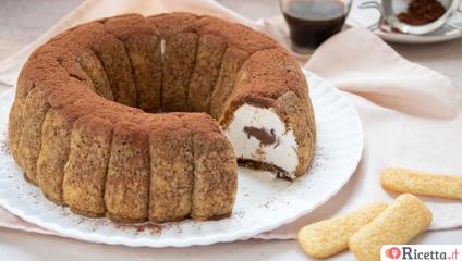 Ciambella al caffè senza cottura: una torta fredda dalla farcitura cremosa