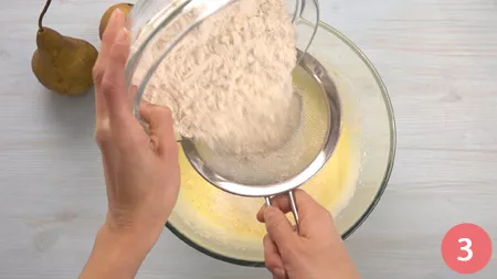 Ciambella alle pere e cioccolato - Passo 3