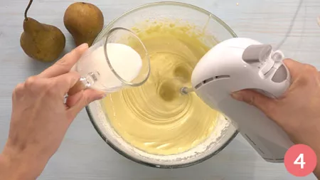 Ciambella alle pere e cioccolato - Passo 4