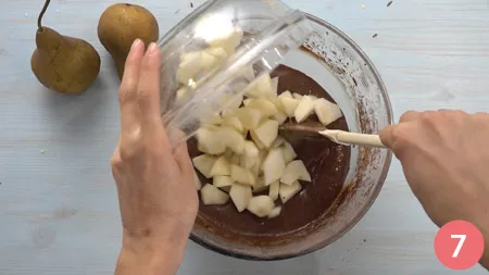 Ciambella alle pere e cioccolato - Passo 7