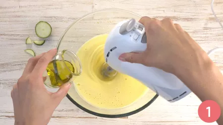 Ciambella salata zucchine e pesto - Passaggio 1