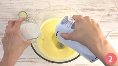 Ciambella salata zucchine e pesto - Passaggio 2