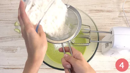 Ciambella salata zucchine e pesto - Passaggio 4