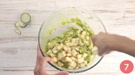 Ciambella salata zucchine e pesto - Passaggio 7