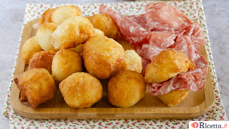 Coccoli toscani: la ricetta originale delle frittelle salate fritte