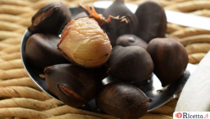 Come cuocere le castagne col Bimby: si sbucciano subito 