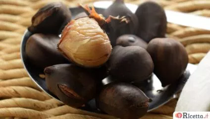 Come cuocere le castagne col Bimby: si sbucciano subito 