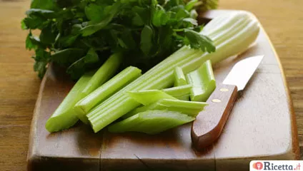 Come fare il pesto con gli scarti delle verdure