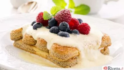 Come fare un tiramisù estivo alla frutta