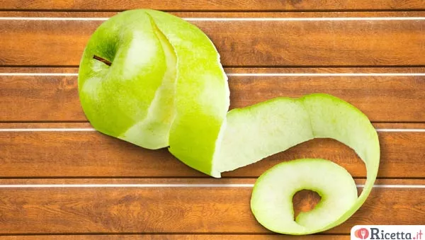 Come sbucciare e tagliare una mela