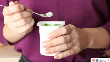 Come scegliere uno yogurt: occhio agli zuccheri!