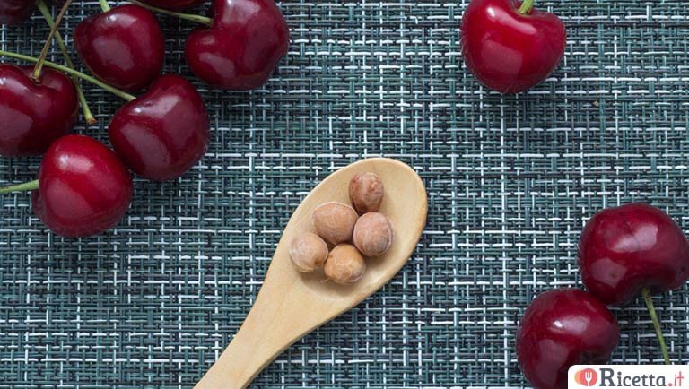 Come utilizzare i noccioli delle ciliegie in cucina