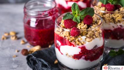 Coppette allo yogurt e frutti rossi