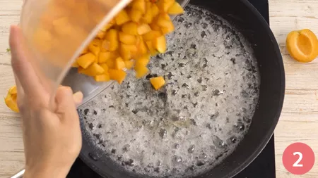 Coppette con crema di yogurt e albicocche - Passaggio 2