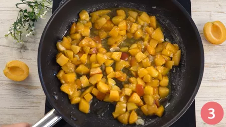 Coppette con crema di yogurt e albicocche - Passaggio 3