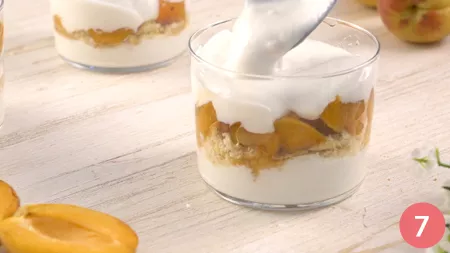 Coppette con crema di yogurt e albicocche - Passaggio 7