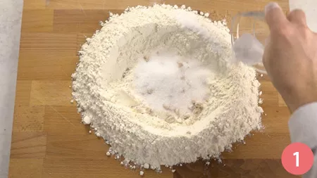 Cornetti salati di pasta brioche - Passaggio 1