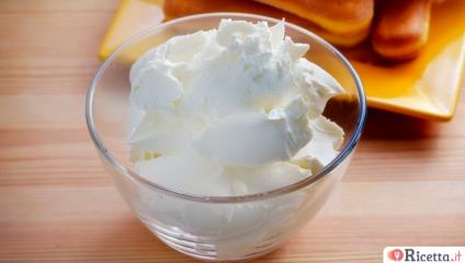 Crema al mascarpone senza uova Bimby: perfetta per tiramisù, pandoro e panettone