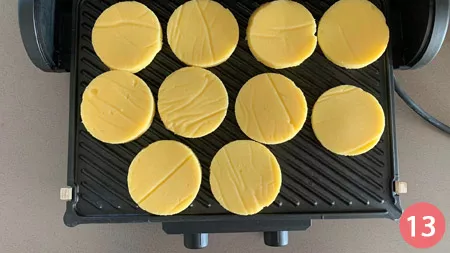 Crostini di polenta con cotechino e lenticchie - p13