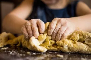 Cucinare con i bambini: quali preparazioni proporre