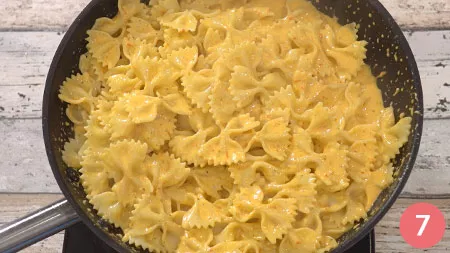 farfalle-con-crema-di-peperoni-e-gorgonzola7