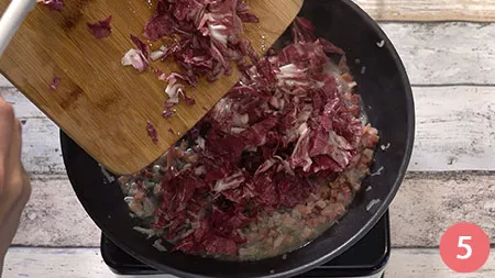 Aggiungiamo il radicchio