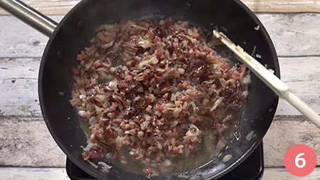 regoliamo di sale e pepe e facciamo cuocere a fuoco dolce per 10 minuti