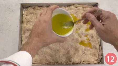Focaccia al pesto - Passaggio 12
